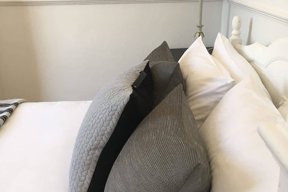 Ganze Wohnung, Riesige Regency Beauty mit Balkon + kostenlose Parkplätze. Hop Skip & Jump zu Restaurants in Cheltenham, Gloucestershire