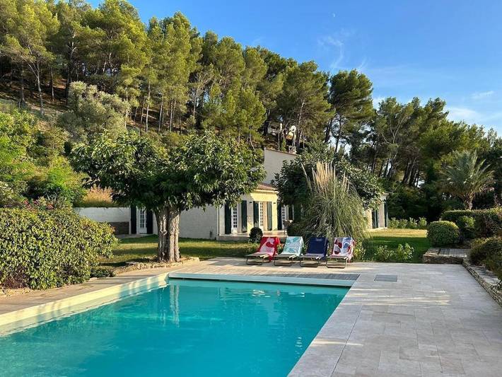 Villa pour 12 personnes, avec Balcon et Terrasse ainsi que Jardin et Piscine à Le Beausset