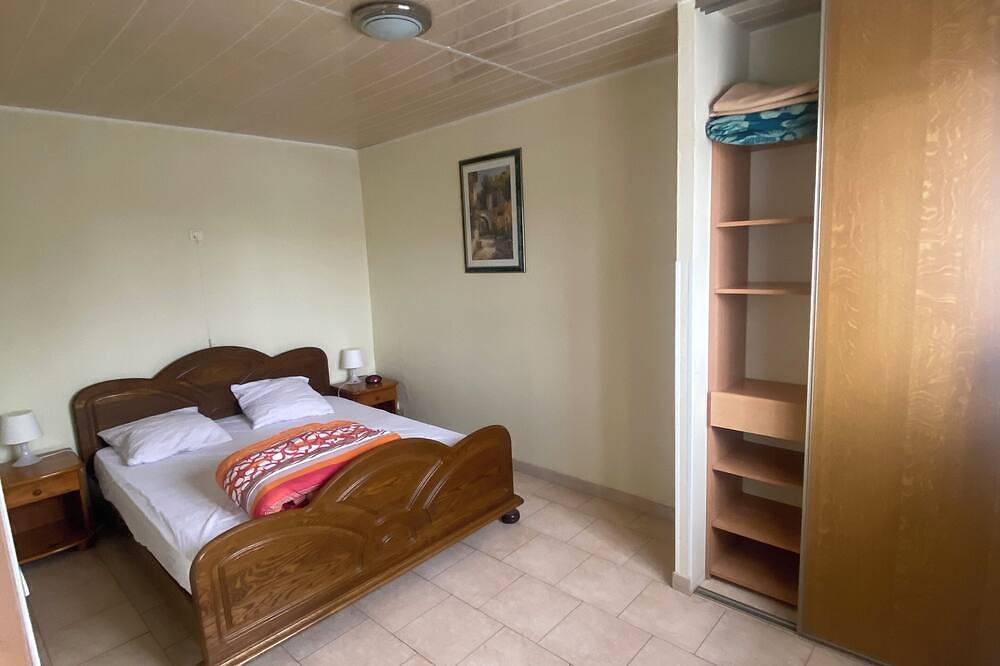 Apartamento entero, T2 ground floor apartment 2.5kms from town center and casino in Saint-Amand-les-Eaux, Región de Valenciennes