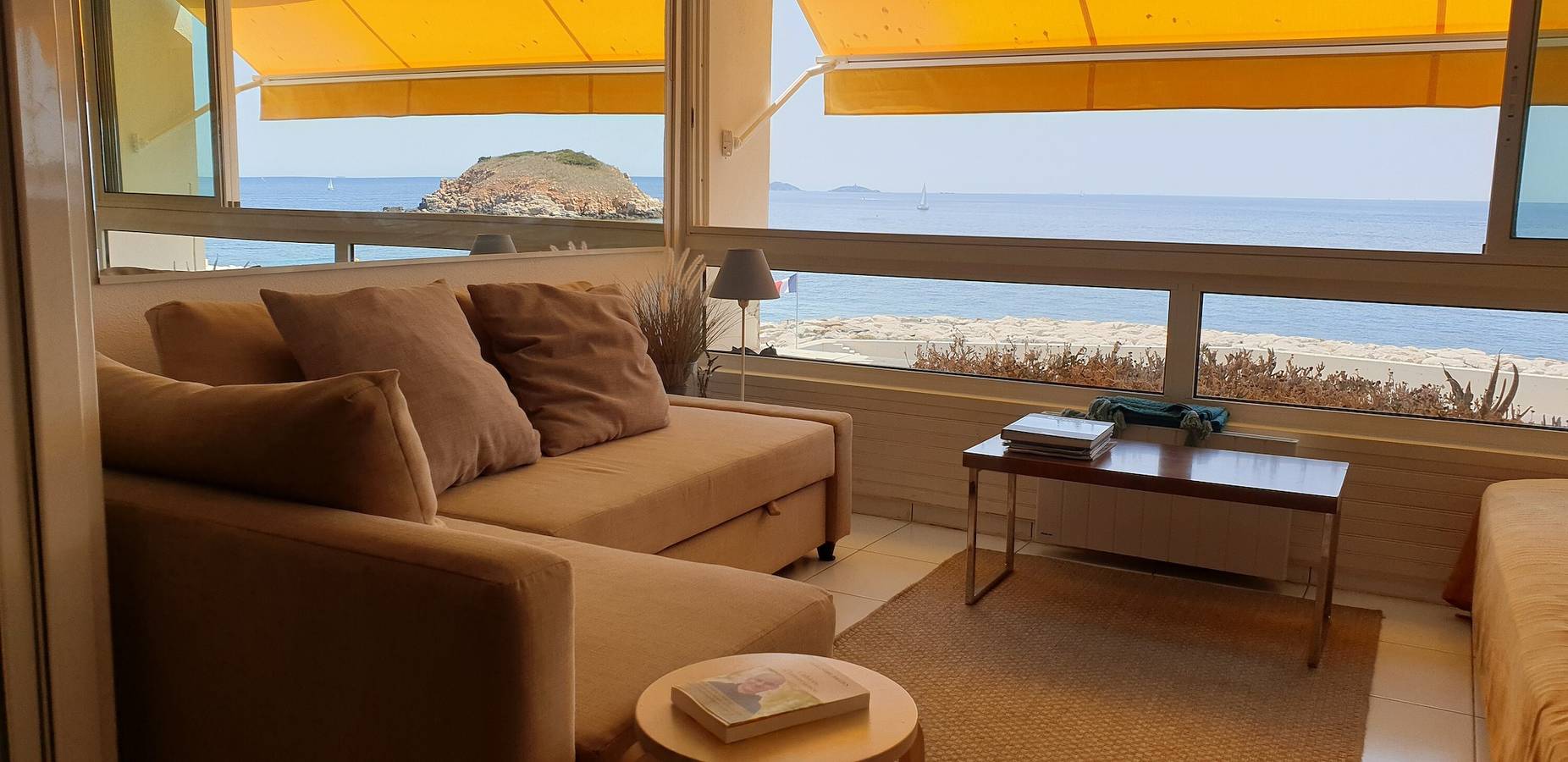 Geheel appartement, Appartement direct aan zee met zeezicht in Bandol, Toulon regio