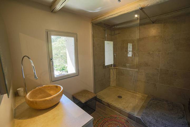 Gîte pour 6 personnes, avec jardin à Ansouis - 4