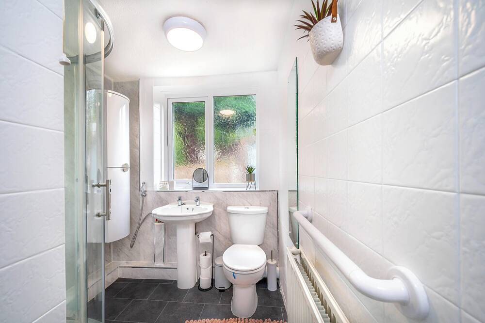 3 bedroom bungalow in Tonge Fold for Contractors and Relocation in Bolton, Greater Manchester