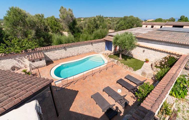 Gemütliche Wohnung mit Pool, Terrasse & WiFi in der Nähe von Maria de la Salut in Maria de la Salut, Mallorca Inselmitte