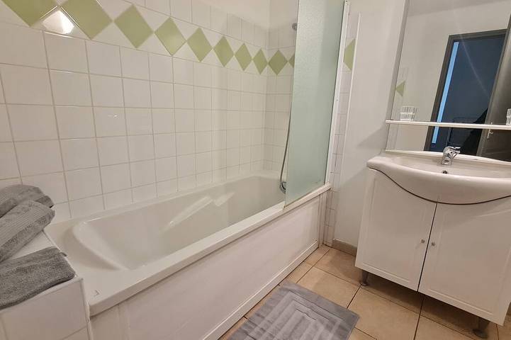 Appartement entier, Appartement climatisé dans une résidence *** avec piscine, mer à pied in Serra-di-Ferro, Région d'Ajaccio