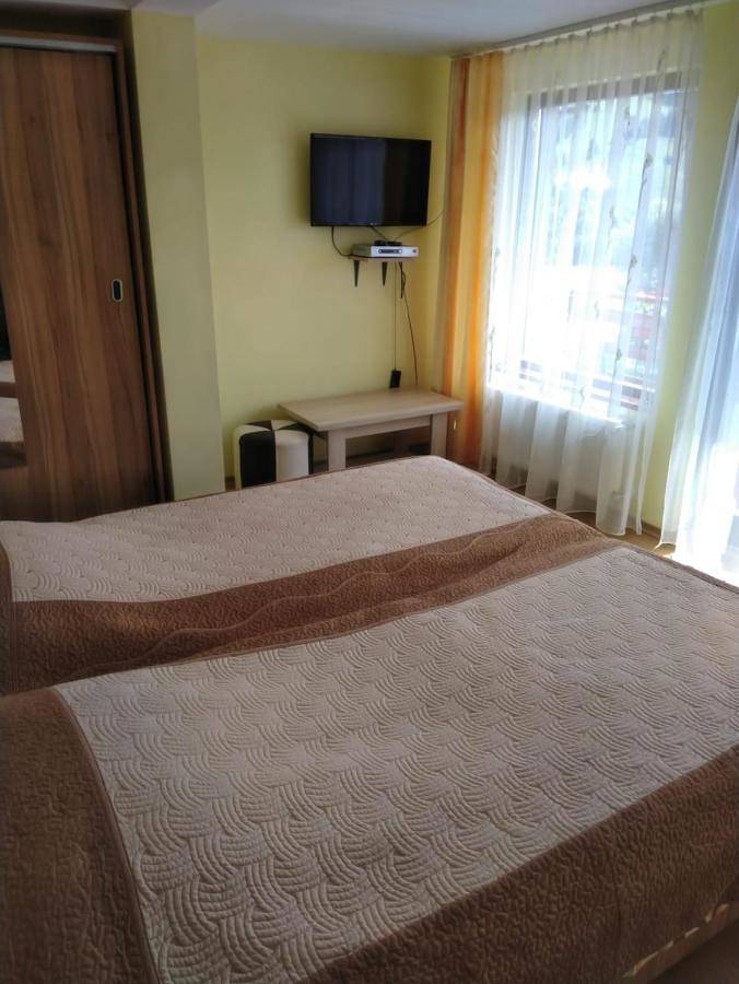 Gîte pour 2 personnes, avec vue ainsi que terrasse et jardin, animaux acceptés dans Dorna-Arini - 3