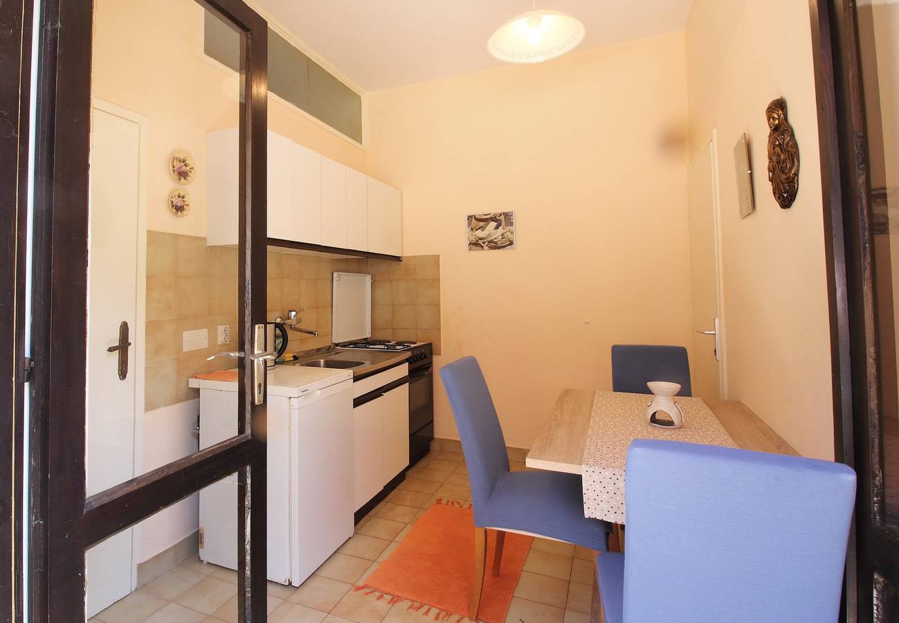 Ganzes Studio, Apartments Magda- Superior Studio Apartment with Patio and Garden View(A2) in Cavtat, Dubrovnik-Neretva