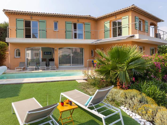 Location de vacances pour 8 personnes, avec terrasse et jardin dans Saint-Aygulf - 2