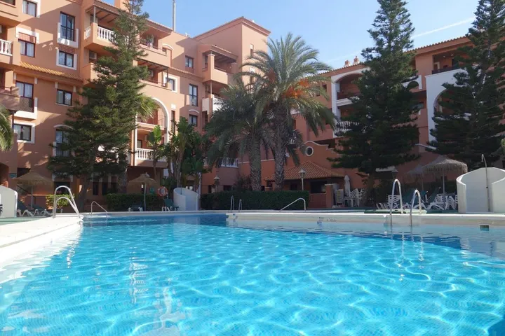 Apartamento de vacaciones para 3 personas, con jardín y piscina para niños además de piscina y vistas - 1