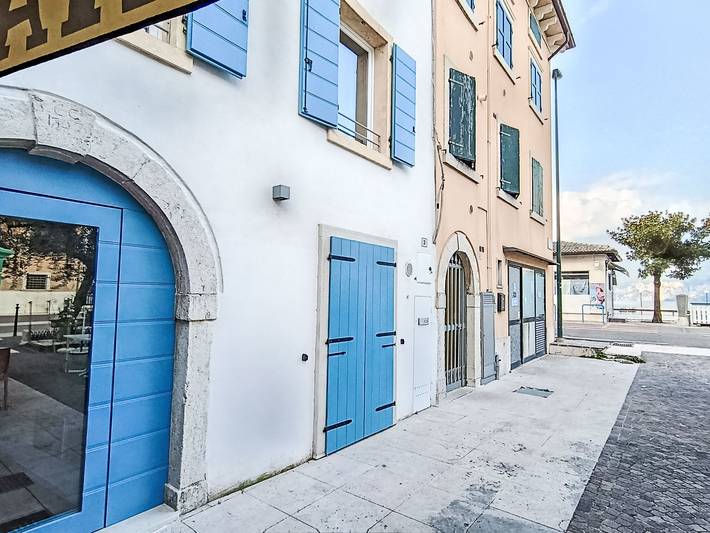 Vakantiewoning voor 14 personen, met uitzicht op het meer en balkon in Brenzone