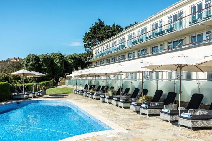 Holiday rental for 2 people, with pool and garden in Channel Islands