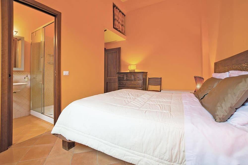 Schönes Haus in Menfi Ag mit privatem Swimmingpool (innen oder außen nutzbar). in Contrada Fiori, Menfi