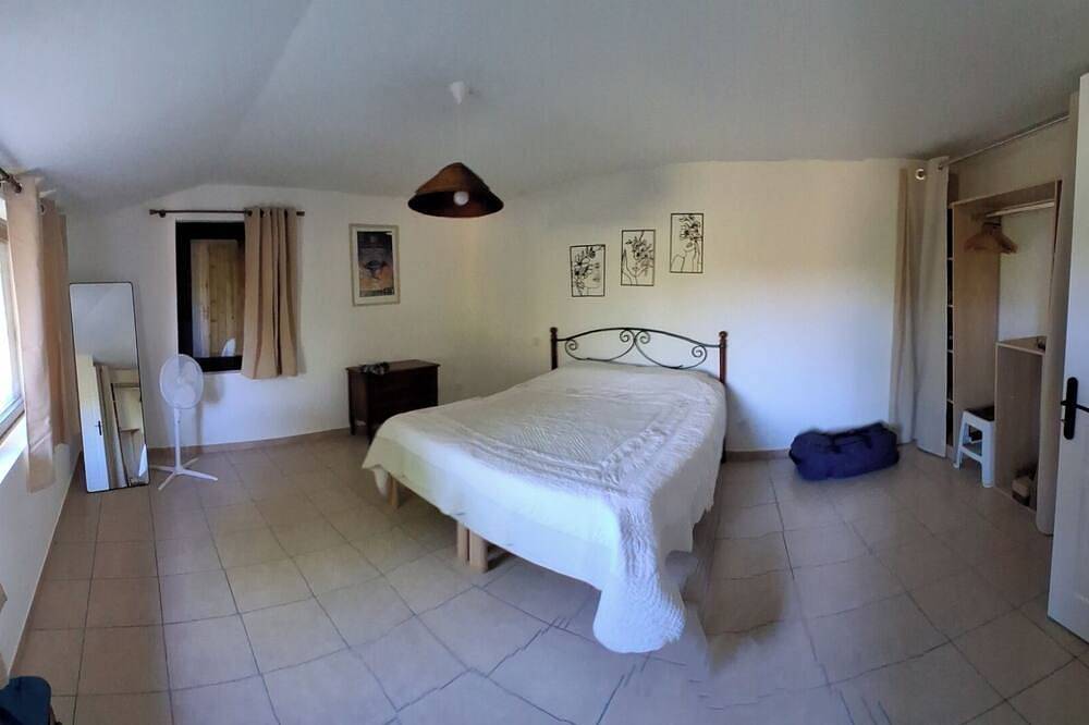 Ganze Wohnung, Accollé ein altes Bauernhaus, Apt. 1. St. (6 pl) renovierten Schwimmbad, Sauna und Spa in Maubec, Regionaler Naturpark Luberon
