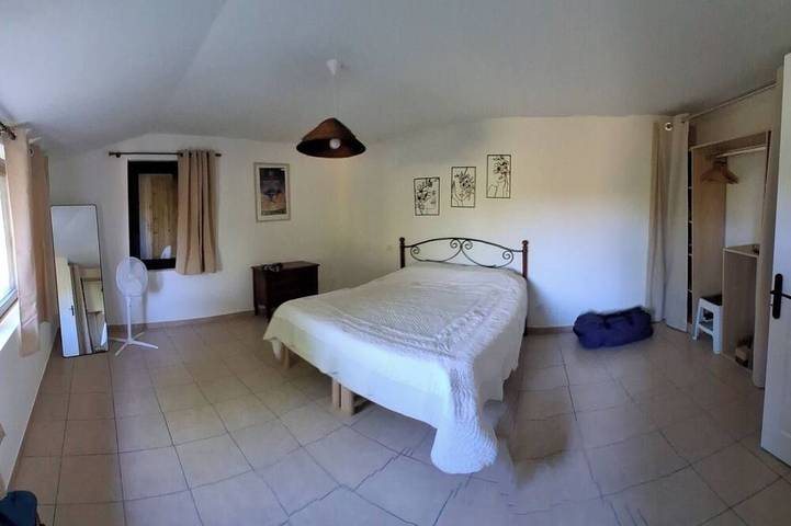 Ganze Wohnung, Accollé ein altes Bauernhaus, Apt. 1. St. (6 pl) renovierten Schwimmbad, Sauna und Spa in Maubec, Regionaler Naturpark Luberon