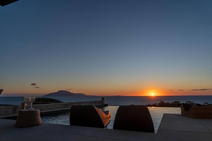 Location de vacances pour 4 personnes, avec terrasse ainsi que piscine et vue dans Karpathos - 3