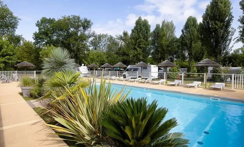 Mobil home pour 8 personnes, avec bassin pour enfant - 1