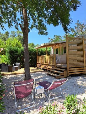 Camping pour 6 personnes, avec piscine et jardin, animaux acceptés à La Roque-d'Anthéron