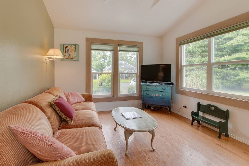 Charmanter hundefreundlicher Handwerker mit Holzofen; in der Nähe von Park & Gearhart! in Gearhart, Clatsop County