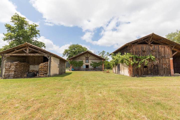 Gîte pour 6 personnes, avec Terrasse et Jardin ainsi que Piscine et Vue