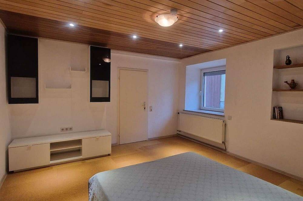 Ganze Wohnung, F-W Lacasa:verfügt1Schlafzimmer,Wohn-z 1 Küche mit Kühlschrank und Bade-z Dusche in Heidenheim (Mittelfranken), Altmühltal