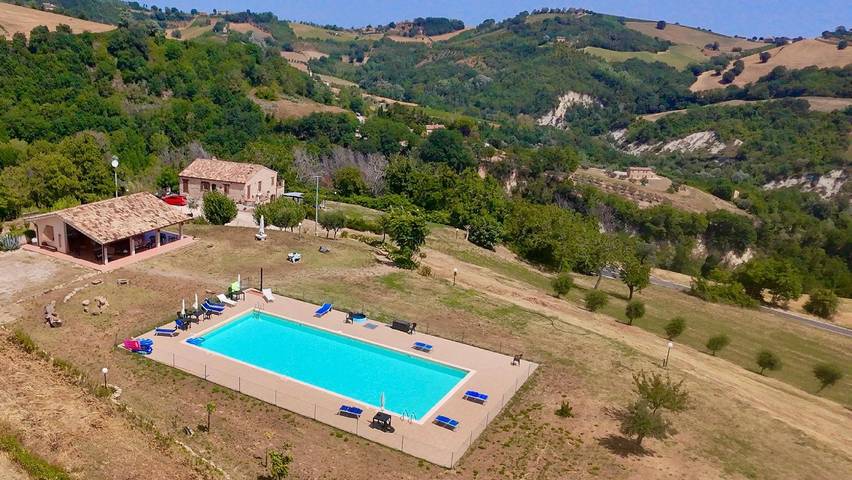 Casa vacanza per 10 persone, con terrazza e giardino in Provincia di Fermo