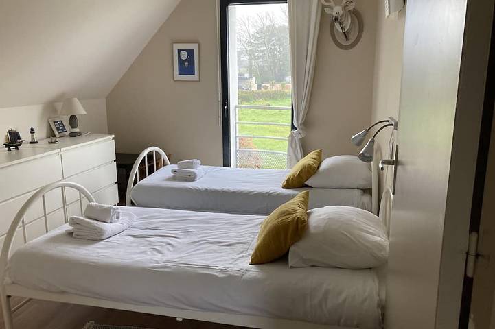 Location de vacances pour 6 personnes, avec terrasse ainsi que jardin et jacuzzi dans Plage du Roaliguen - 2