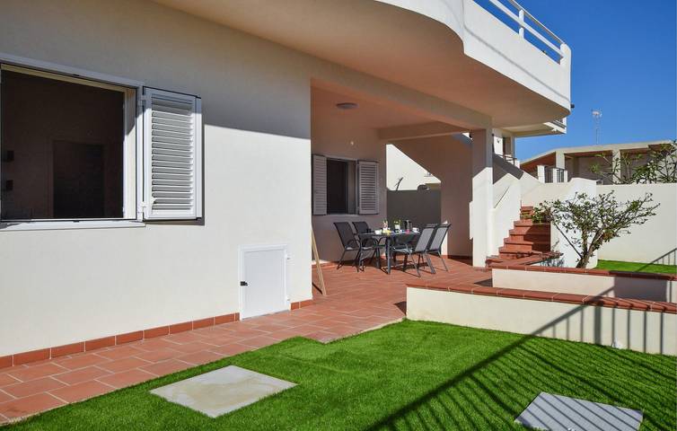 Location de vacances pour 6 personnes, avec terrasse et jardin à Punta Secca - 2