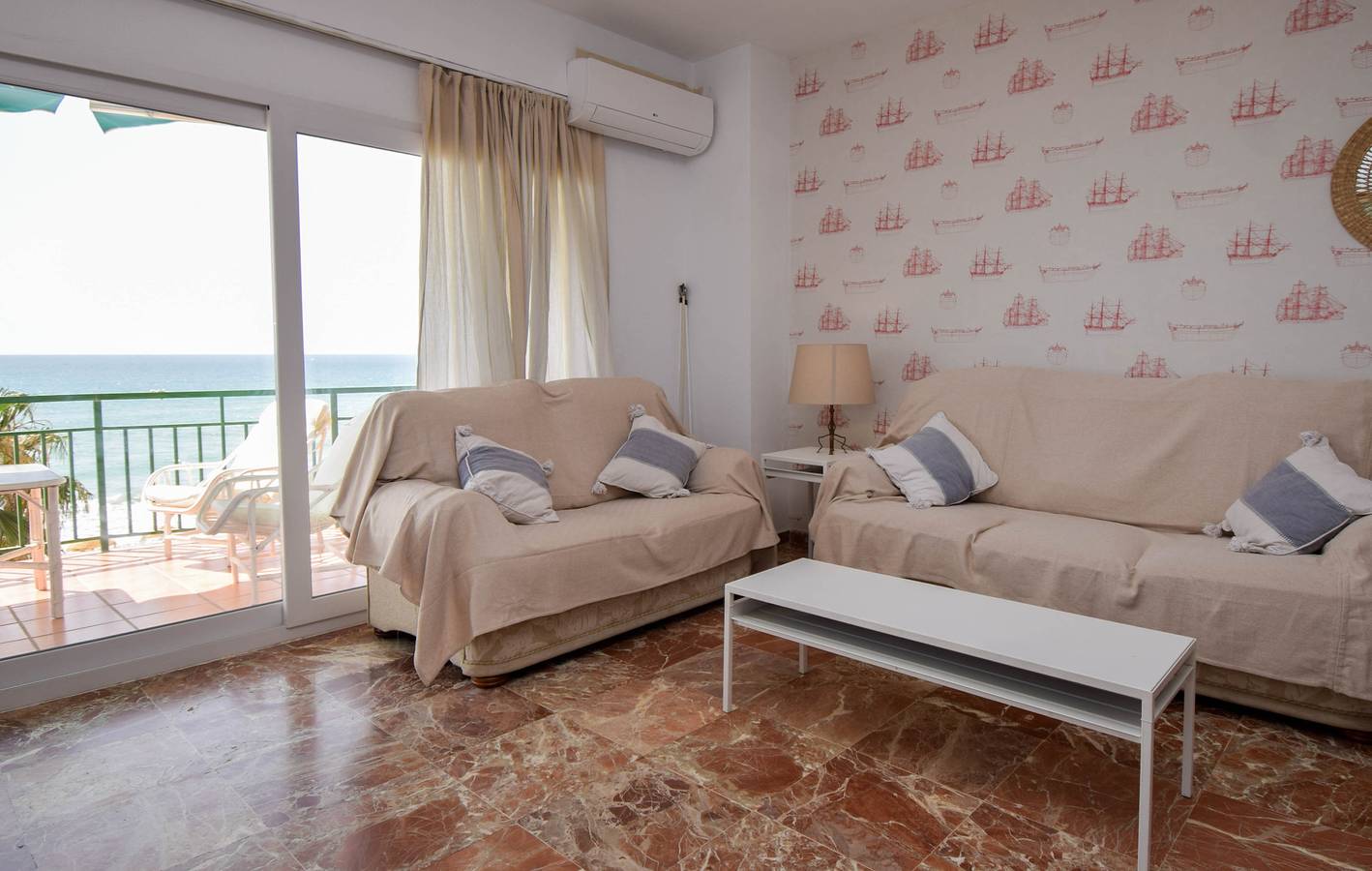 Entire apartment, Beach front apartment on the promenade with beautiful sea view in Torreblanca (Fuengirola), Fuengirola