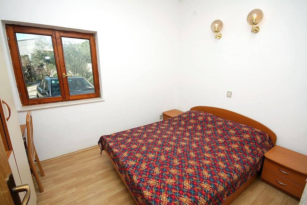 Ganze Wohnung, 1-Zimmer-Ferienwohnung mit Terrasse und Meerblick Marusici, Omis in Marusici, Split-Dalmatien
