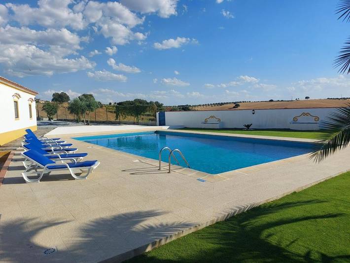 Location de vacances pour 10 personnes, avec piscine ainsi que jardin et vue à Fronteira - 3