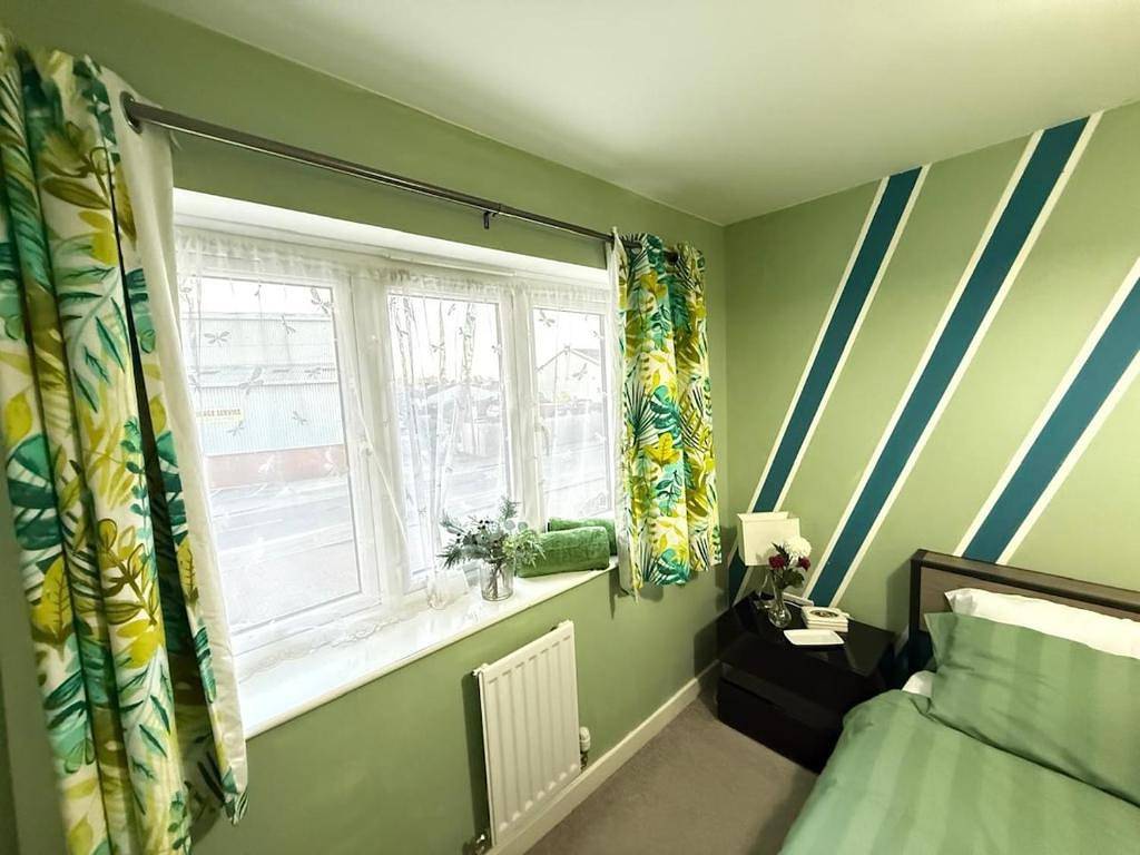 Modernes Neubauhaus mit 3 Schlafzimmern zur Miete in Luton in Luton, Chiltern Hills