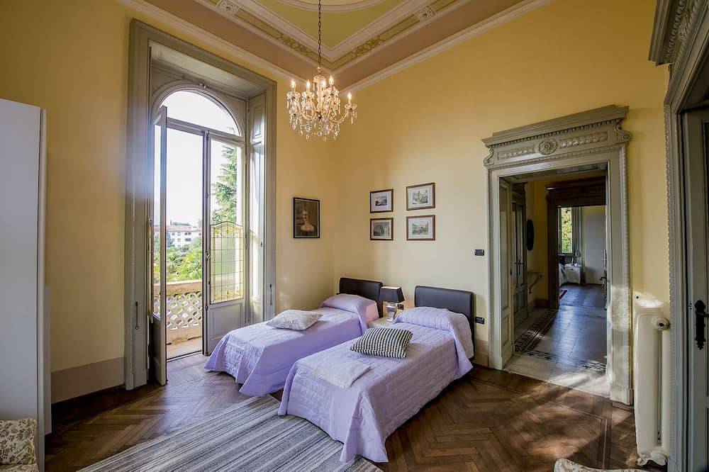 Villa in pure Art Nouveau style with swimming pool and park in Mandello del Lario, Westelijke Bergamo-Alpen