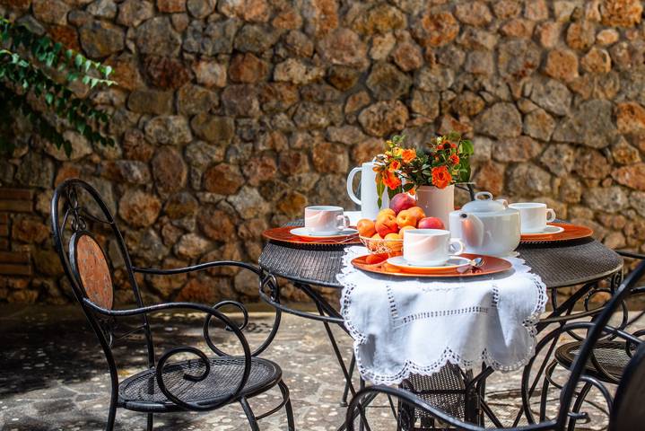 Holiday Home in Villa I Cedri with Pool, Park Setting, 10 Minutes from Siena in Monteriggioni, Chianti