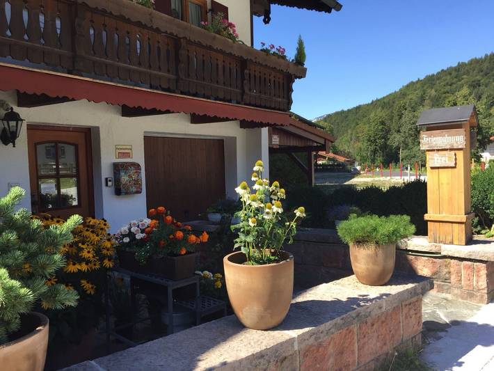 Ganze Wohnung, Gästehaus Weinrebe - Fewo Bergsteigerkammerl, 1 Person, Terrasse, 12 qm in Schönau am Königssee, Berchtesgadener Alpen