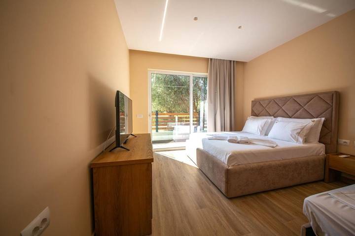 Hôtel pour 4 personnes, avec balcon dans Borsh