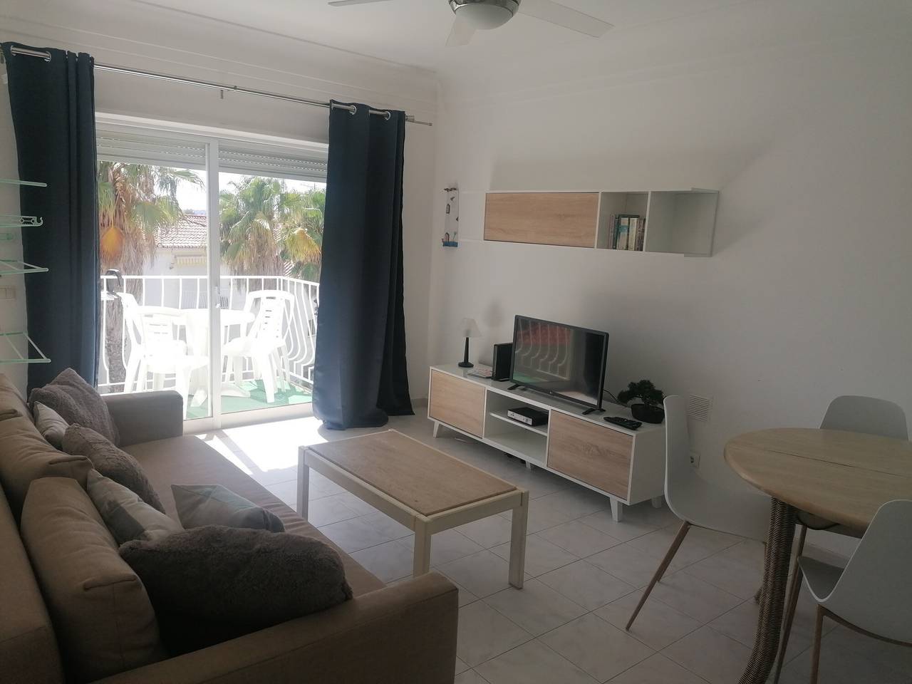 Appartamento intero, Appartamento "Ariana" con piscina, Wi-Fi, balcone, piscina coperta e campo da tennis in Portimao, Distretto di Faro