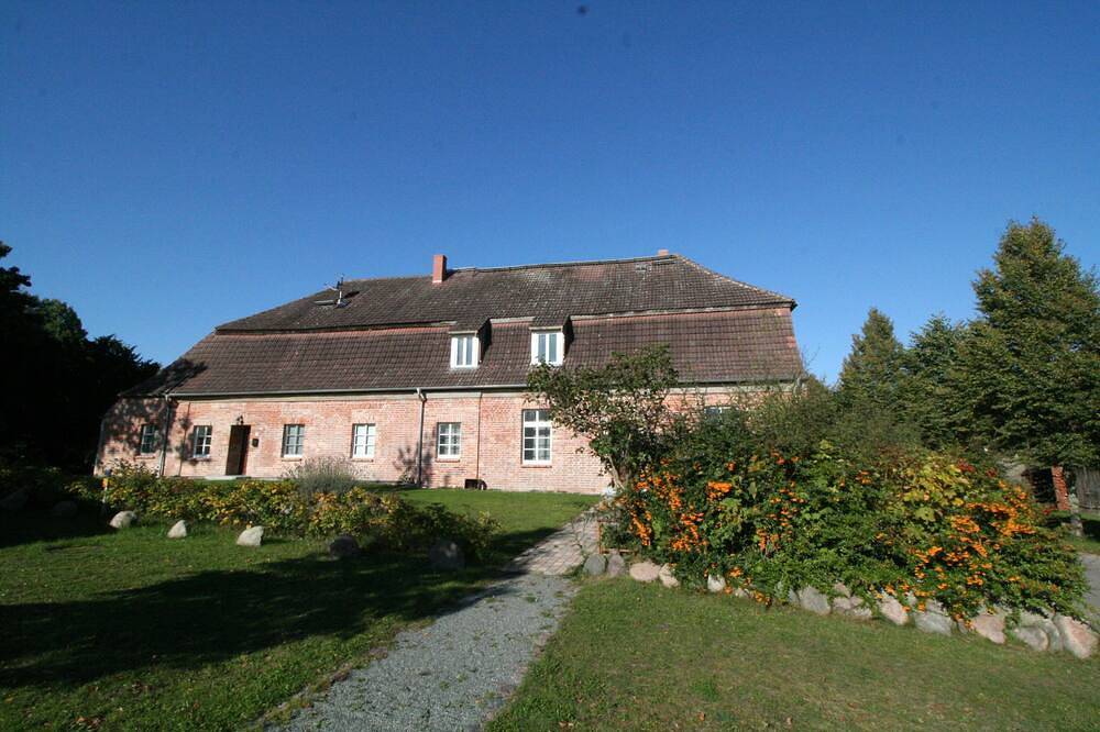 Ferien in der historischen Alten Brennerei am Gutshof Alt Schwerin in Seenähe in Alt Schwerin, Plauer See