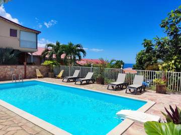 Gîte pour 2 personnes, avec piscine et jardin, animaux acceptés à Deshaies