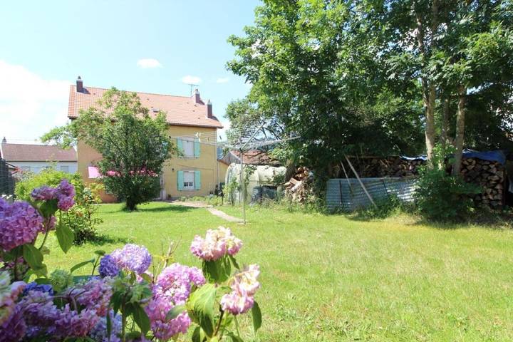 Gîte pour 4 personnes, avec terrasse et jardin à Étival-Clairefontaine - 4