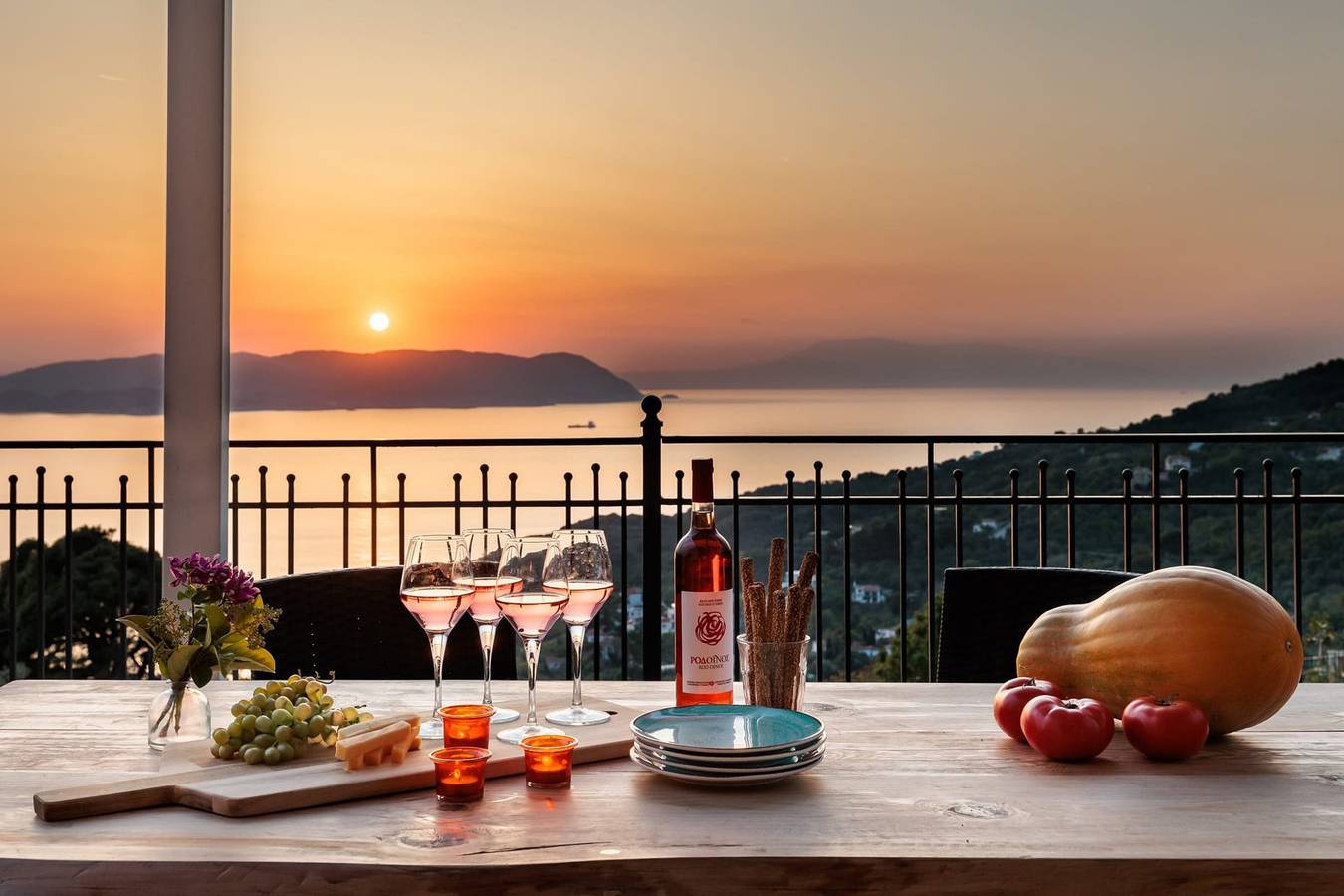 Villa Serelionis, Divine Sea Views, Private Pool, Spacious Furnished Terrace, Skopelos in Sporades