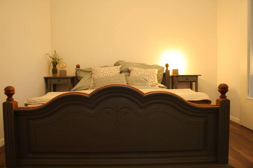 Ganze Wohnung, 2 Zimmer Fewo mit Außenpool und Sauna in Sulzfeld am Main, Fränkisches Weinland