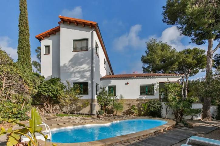 Casa rural para 10 personas, con jardín, Se admiten mascotas en Bajo Llobregat - 2