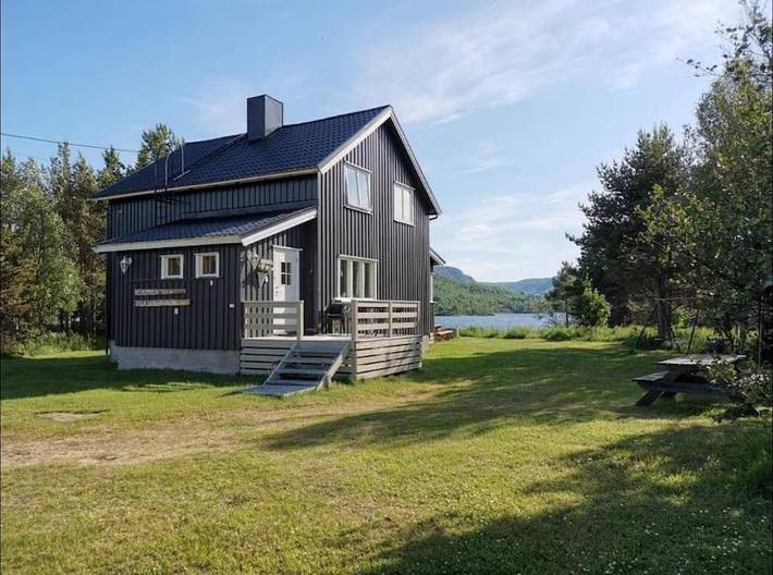 Ferienhaus für 7 Personen, mit Terrasse und Garten sowie Sauna und Ausblick in Finnmark
