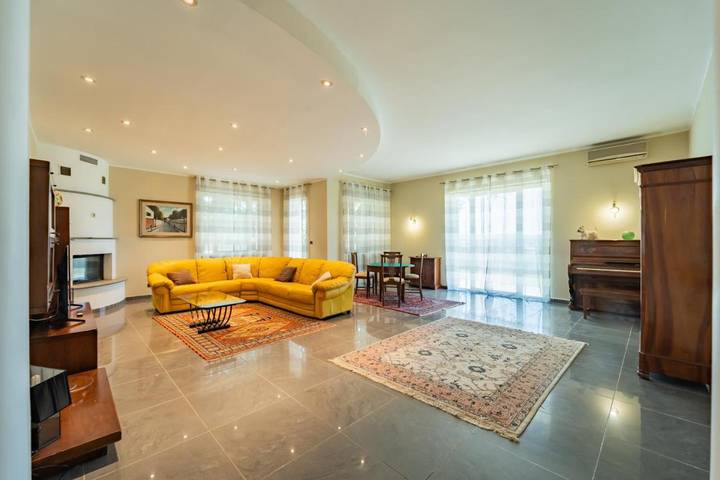 Location de vacances pour 8 personnes, avec Balcon et Terrasse ainsi que Jardin et Piscine à San Damiano d'Asti - 3