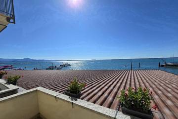 Ferienhaus für 3 Personen, mit Garten und Ausblick sowie Seeblick in Italien