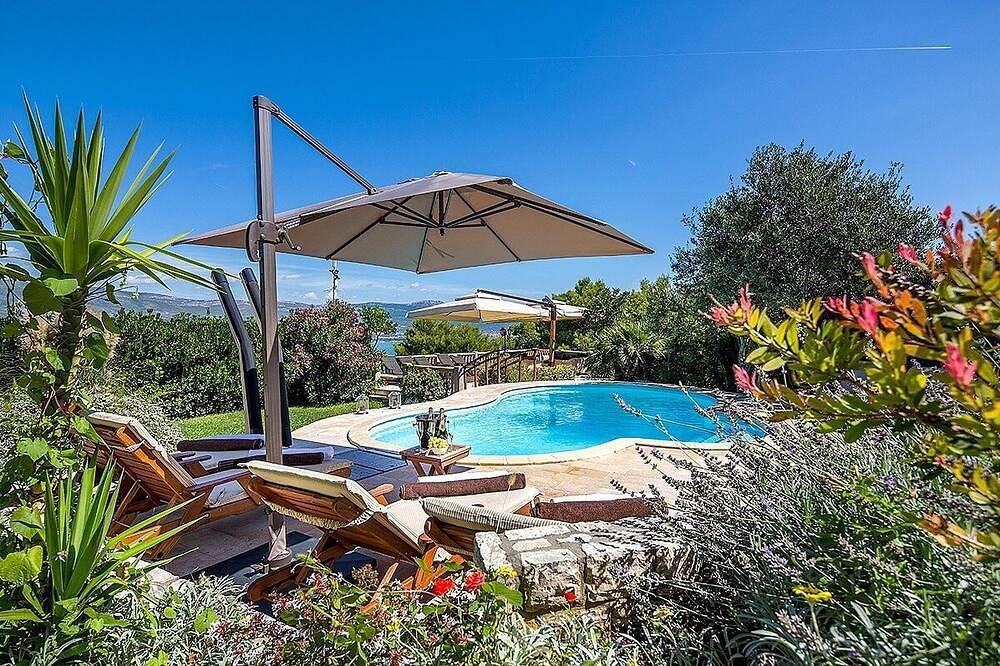 Villa mit eigenem Pool und Meerblick in Arbanija, Ciovo