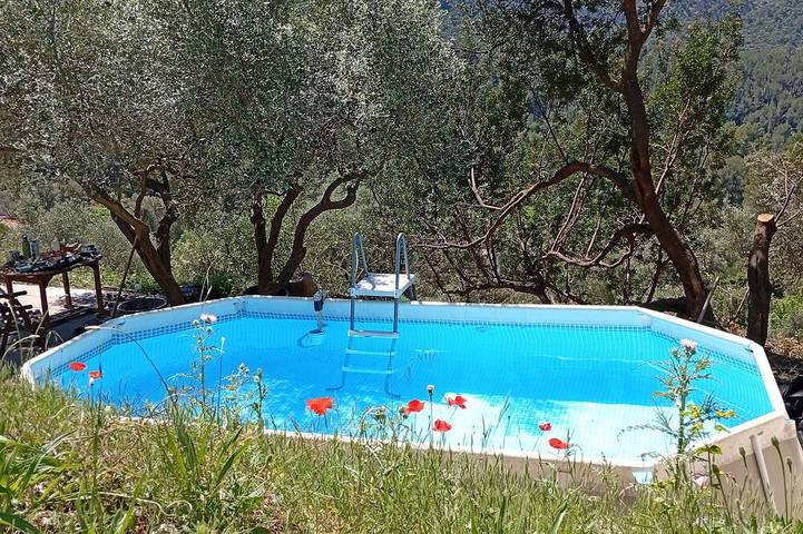 Location de vacances pour 10 personnes, avec jardin et piscine à Évenos