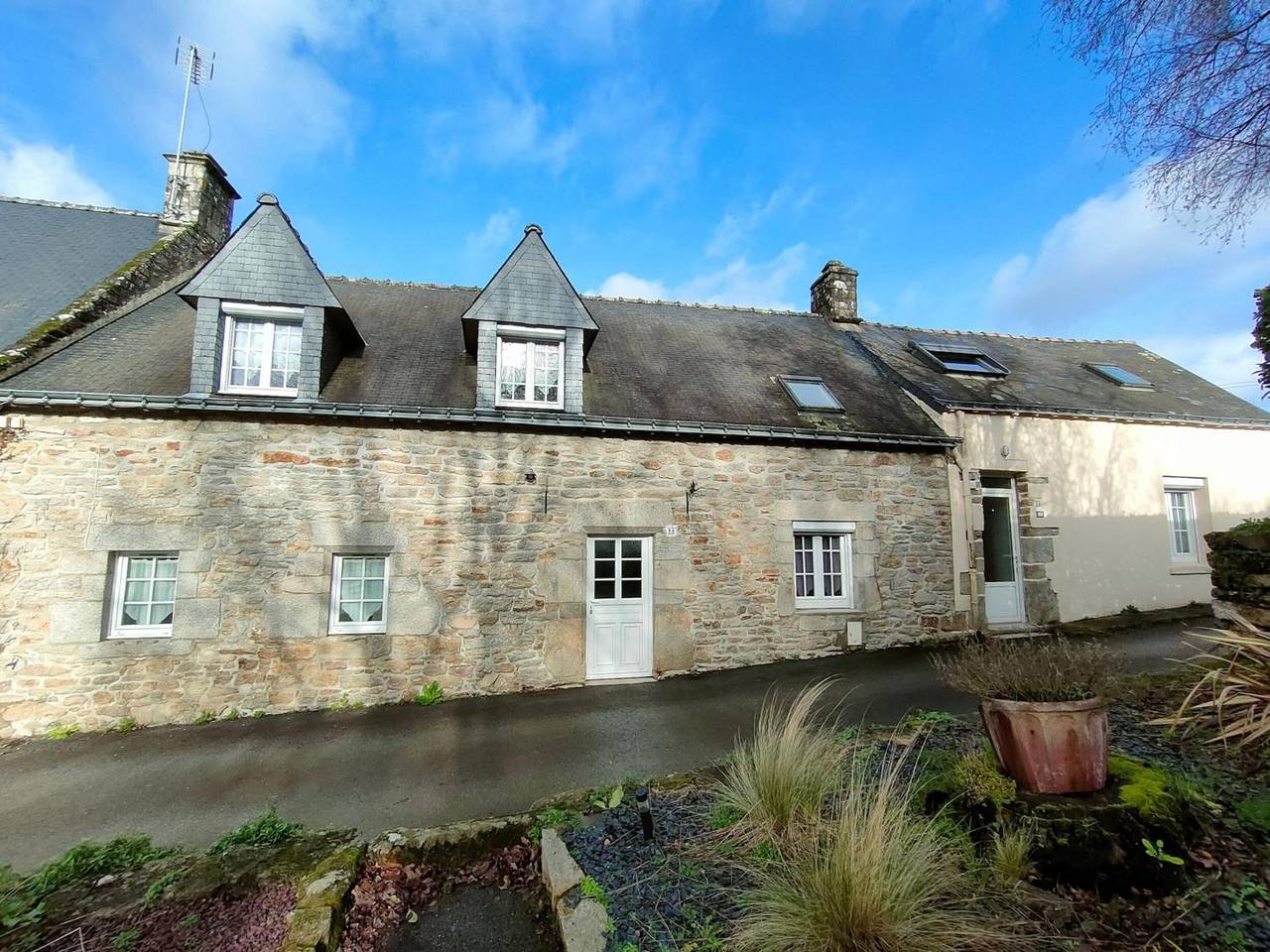 'Gîte de Keravy - 4 guests - Vannes' with terrace, shared garden and Wi-Fi