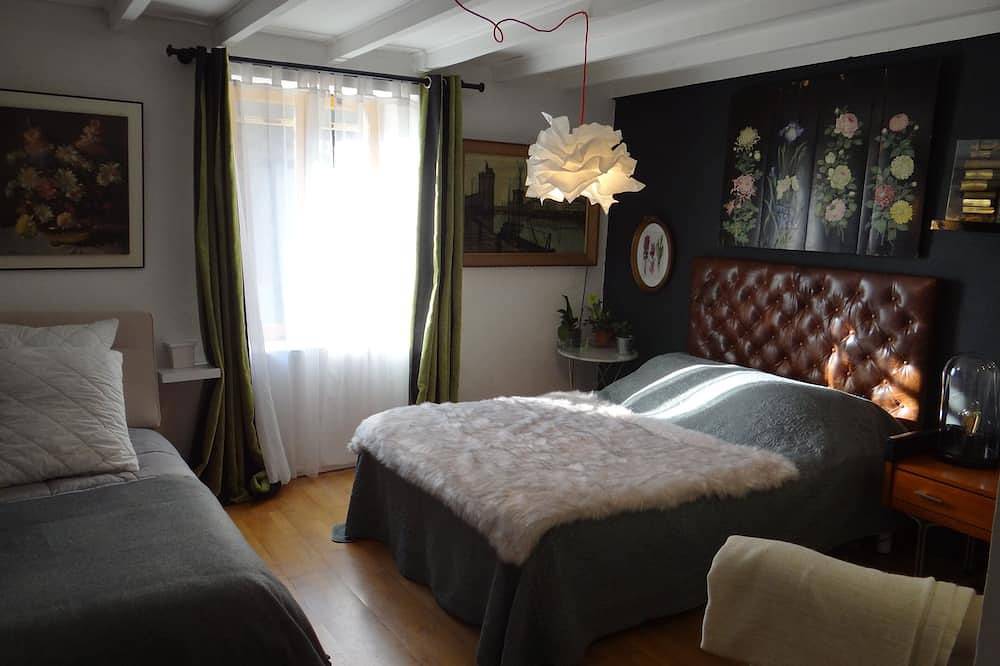 Gîte de charme ★★★★ dans ferme fortifiée du Xviii in Plats, Région de Tournon-sur-Rhône