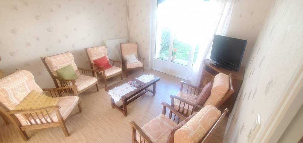 Location de vacances pour 8 personnes, avec jardin à Murol - 3