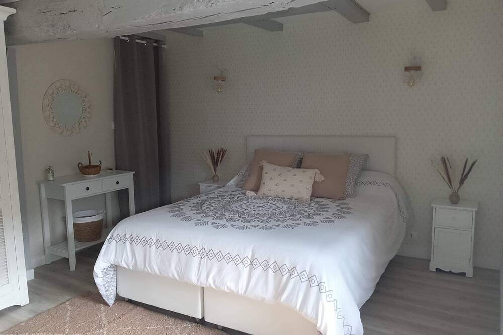 Chambre D'hote Familiale de la Maison Bleue in Lanvallay, Région de Dinan